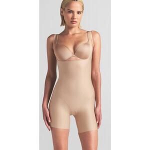 Skims Seamless Sculpt Mid Thigh Bodysuit NWOT
